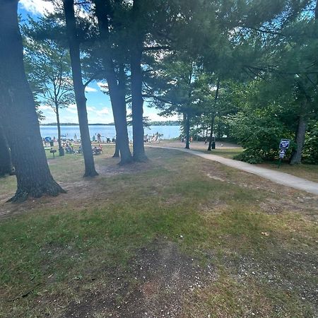 Long Lake Retreat- Hot Tub, Pool Table, Firepit Traverse City Exterior foto