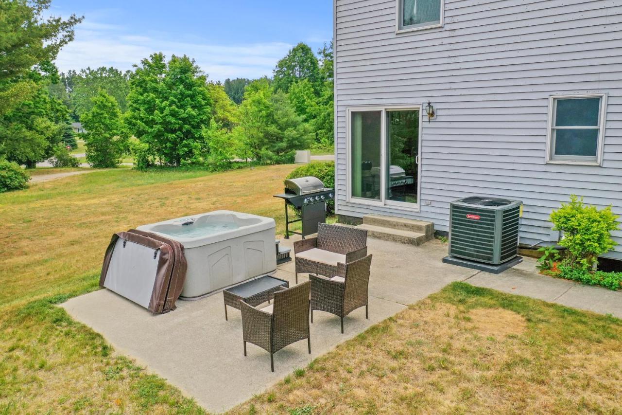 Long Lake Retreat- Hot Tub, Pool Table, Firepit Traverse City Exterior foto